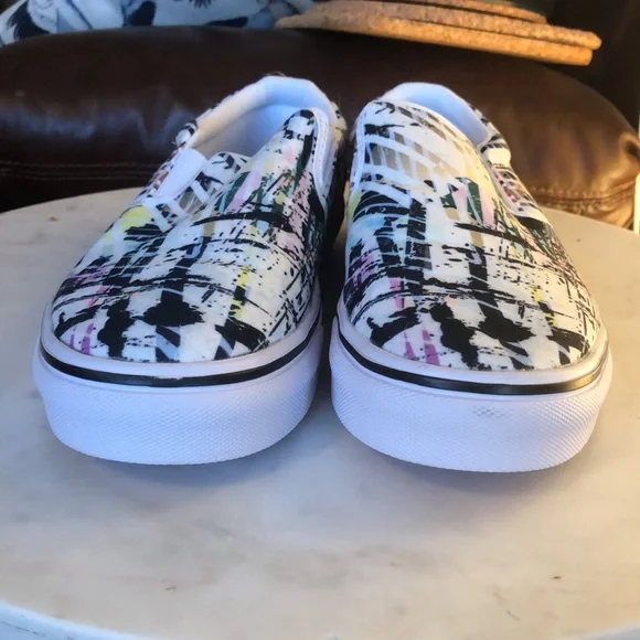 BRAND NEW, NEVER WORN! We Vibe Slip ons in Graphic Graffiti - Picture 10 of 12